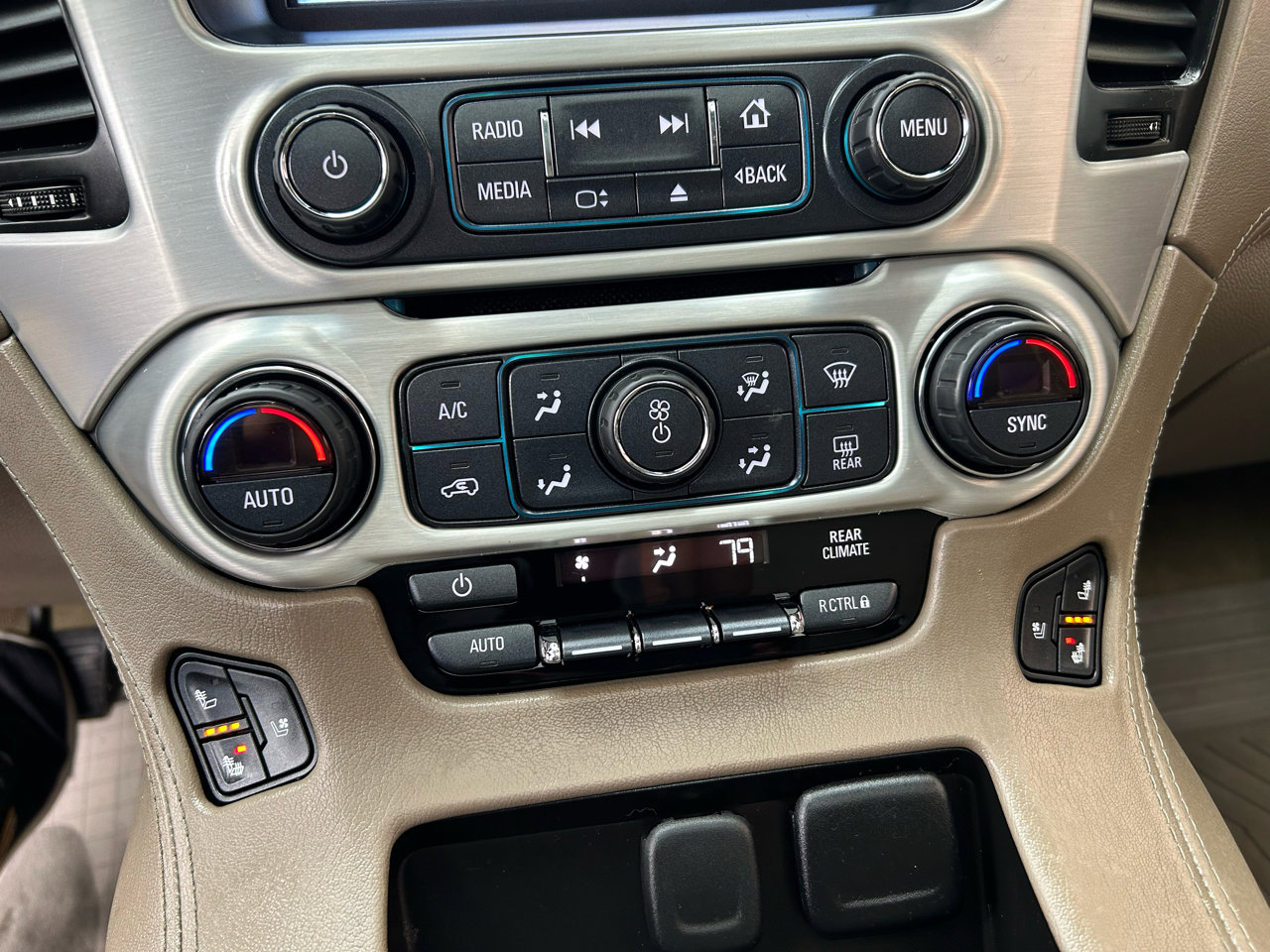 Used 2017 GMC Yukon SLT w/ Premium Edition image 18