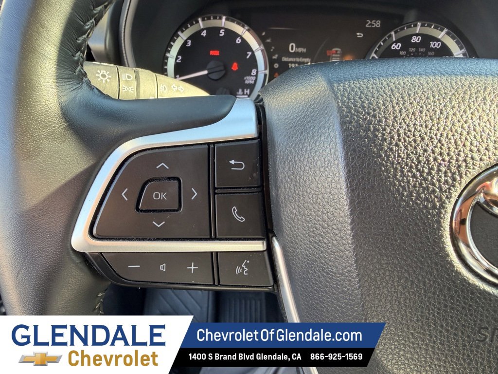 Used 2023 Toyota Highlander L image 10