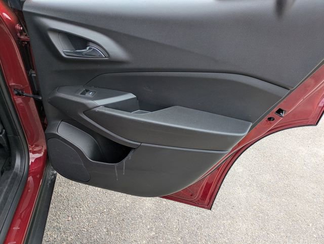 Used 2025 Chevrolet Trax LT image 28