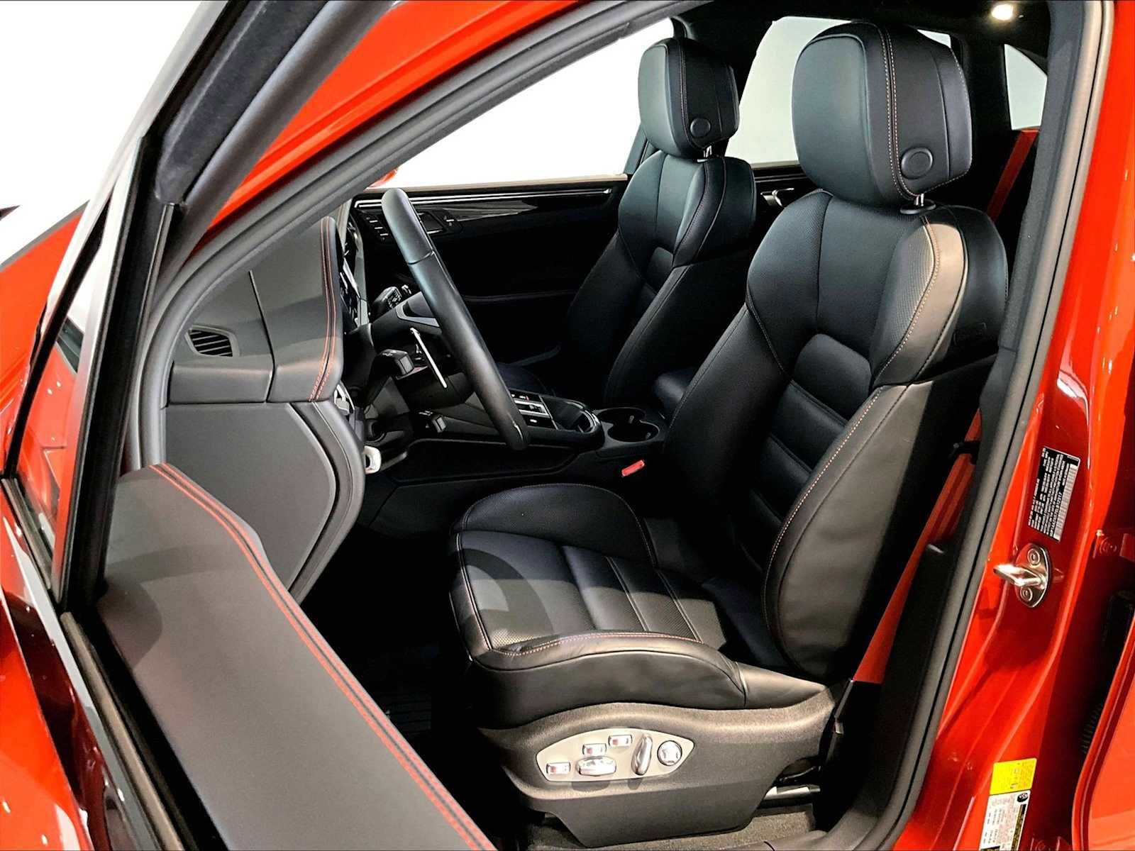 Used 2025 Porsche Macan image 8