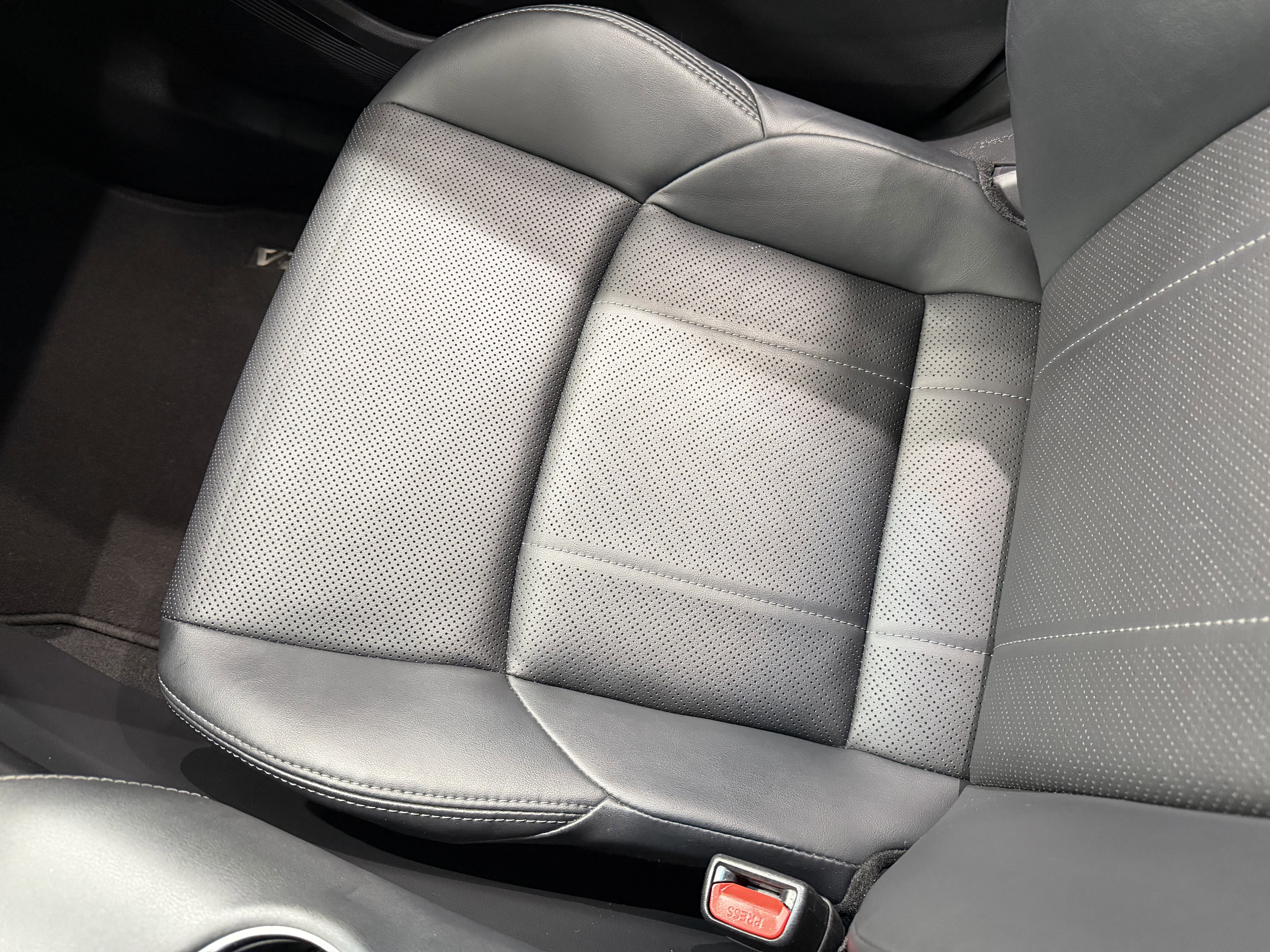 Used 2021 Toyota Venza XLE w/ Softex Package image 47