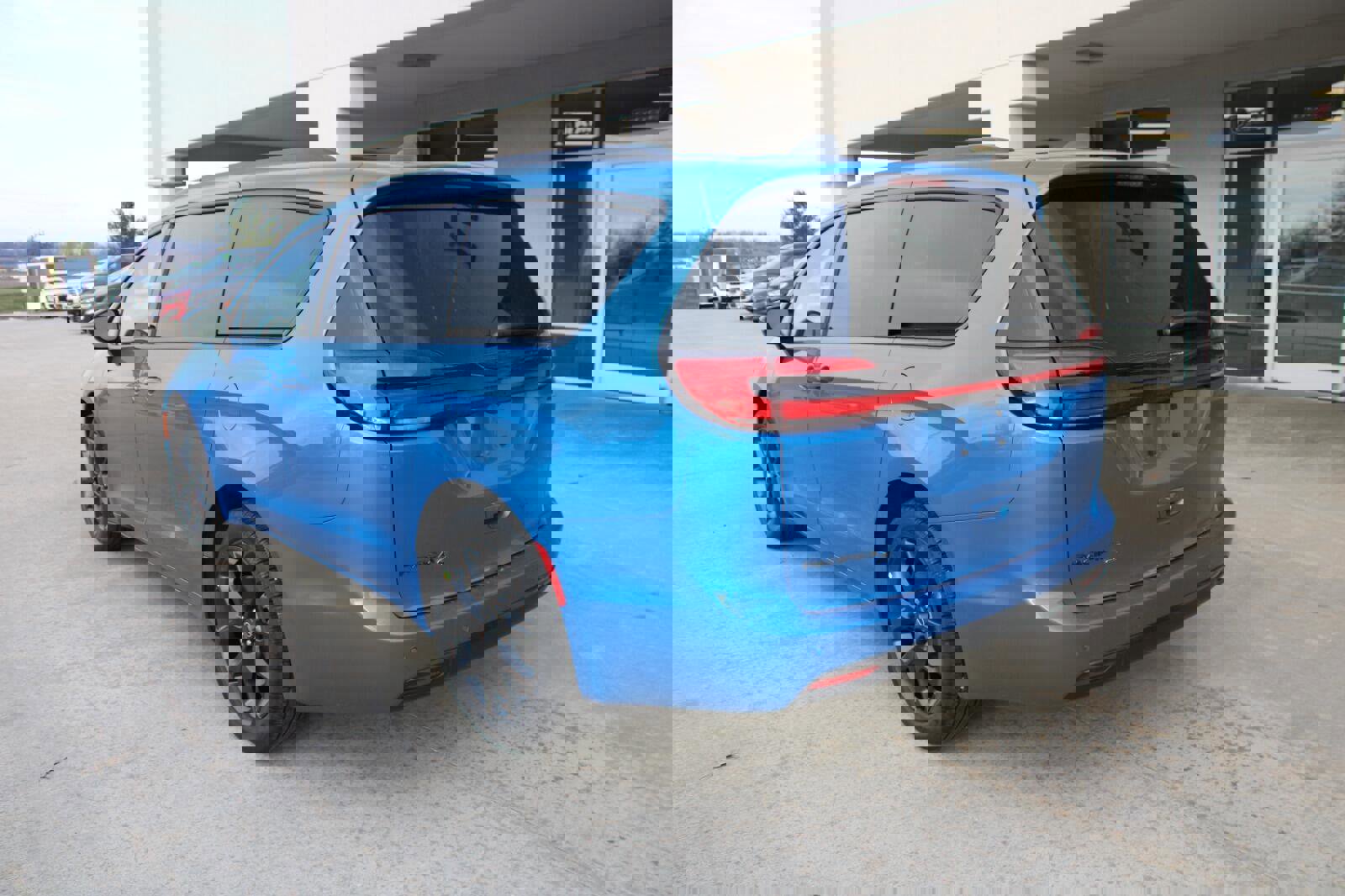 New 2026 Chrysler Pacifica Select w/ S Appearance Package image 9