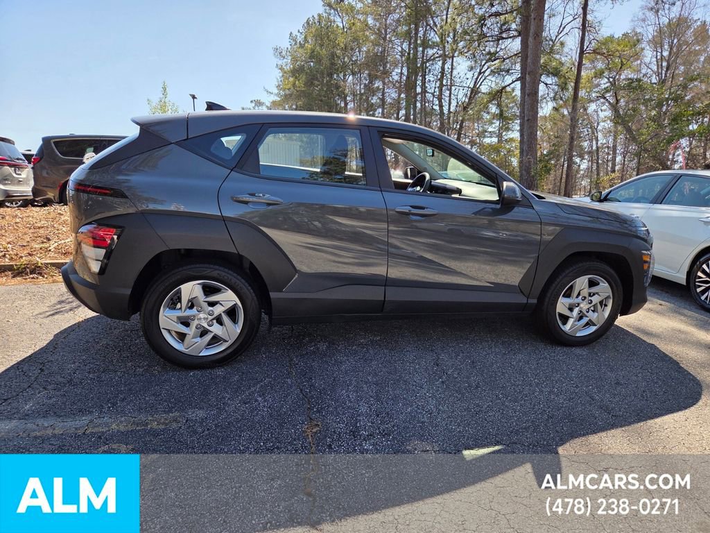 Used 2025 Hyundai Kona SE image 11