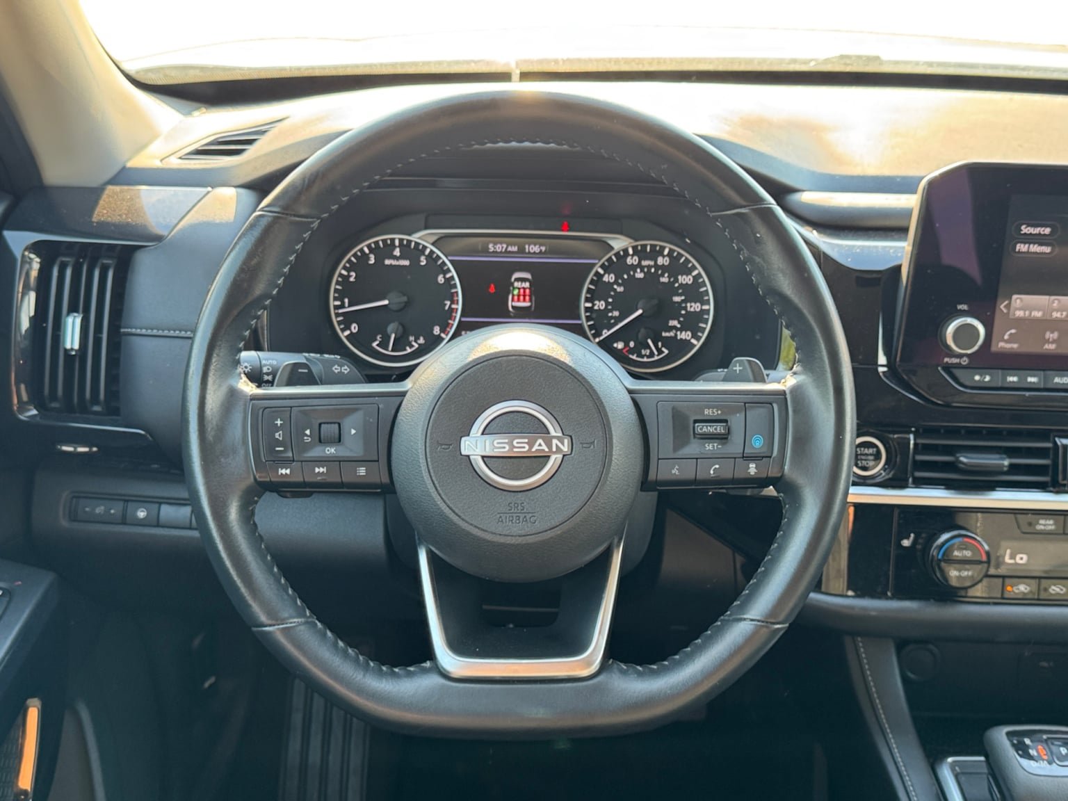 Used 2024 Nissan Pathfinder SV FWD image 13