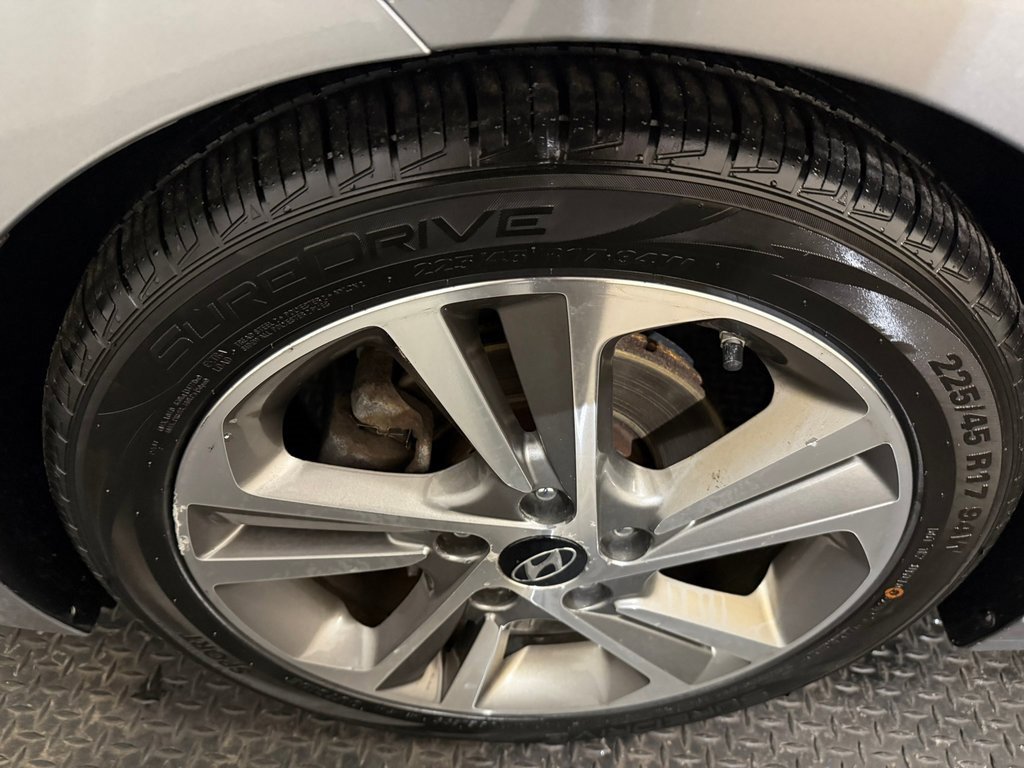 Used 2017 Hyundai Elantra Limited image 17