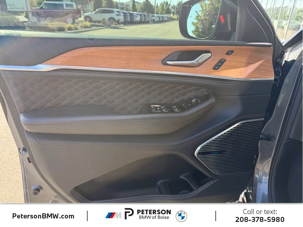 Used 2023 Jeep Grand Cherokee L Summit AWD/4WD image 15