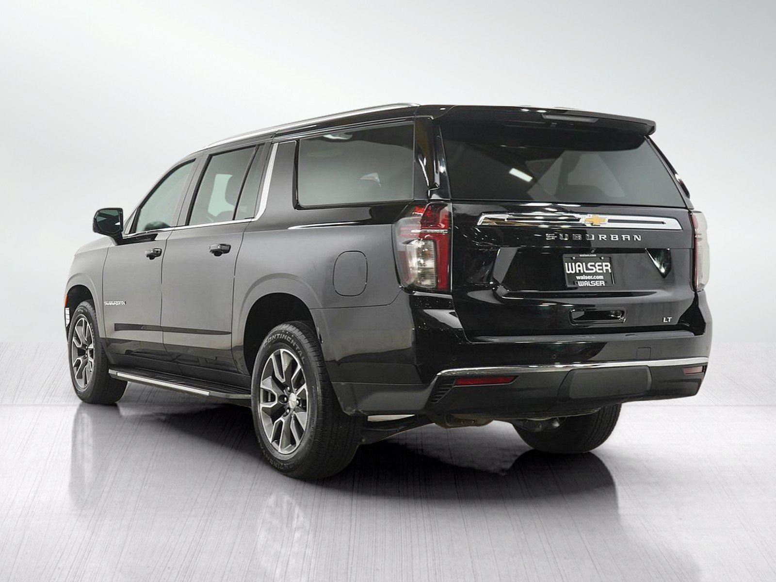 Used 2023 Chevrolet Suburban LT w/ Luxury Package AWD/4WD image 3