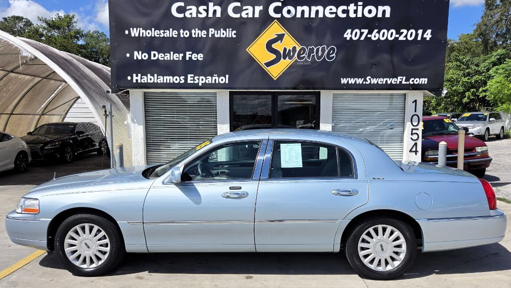 Used 2005 Lincoln Town Car Signature RWD image 9