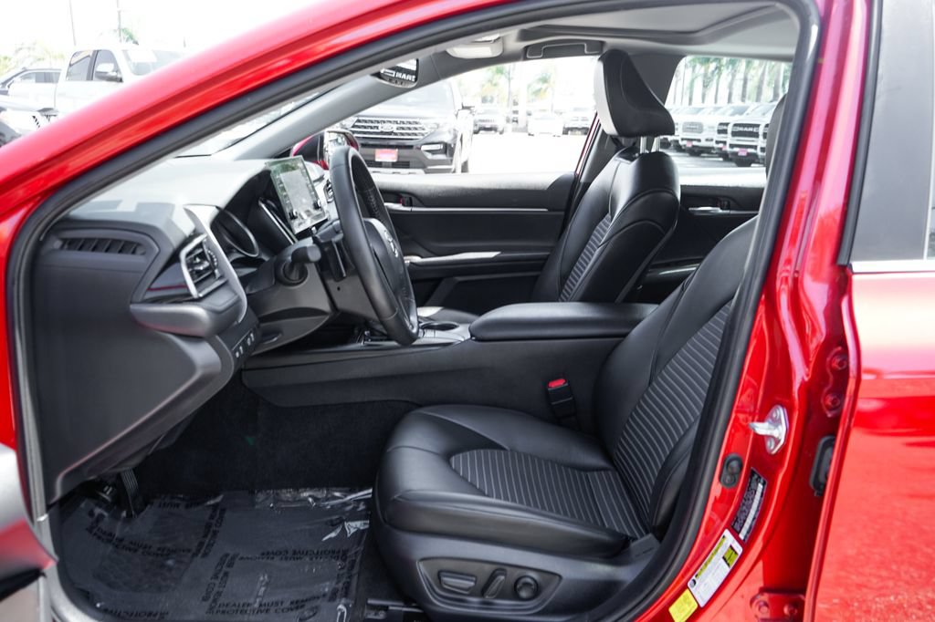 Used 2022 Toyota Camry SE w/ Convenience Package FWD image 18