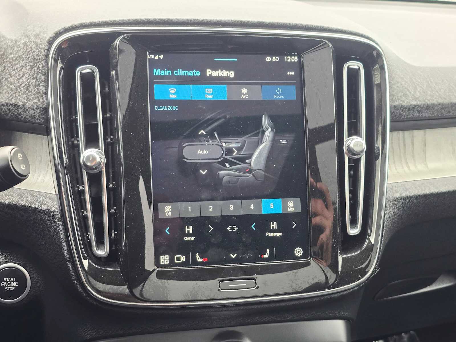 Used 2025 Volvo XC40 B5 Plus AWD/4WD image 25