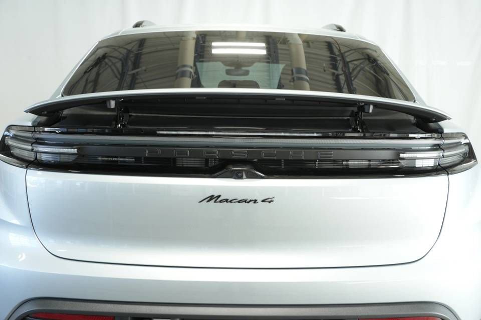 Certified 2025 Porsche Macan 4 Electric AWD/4WD image 46