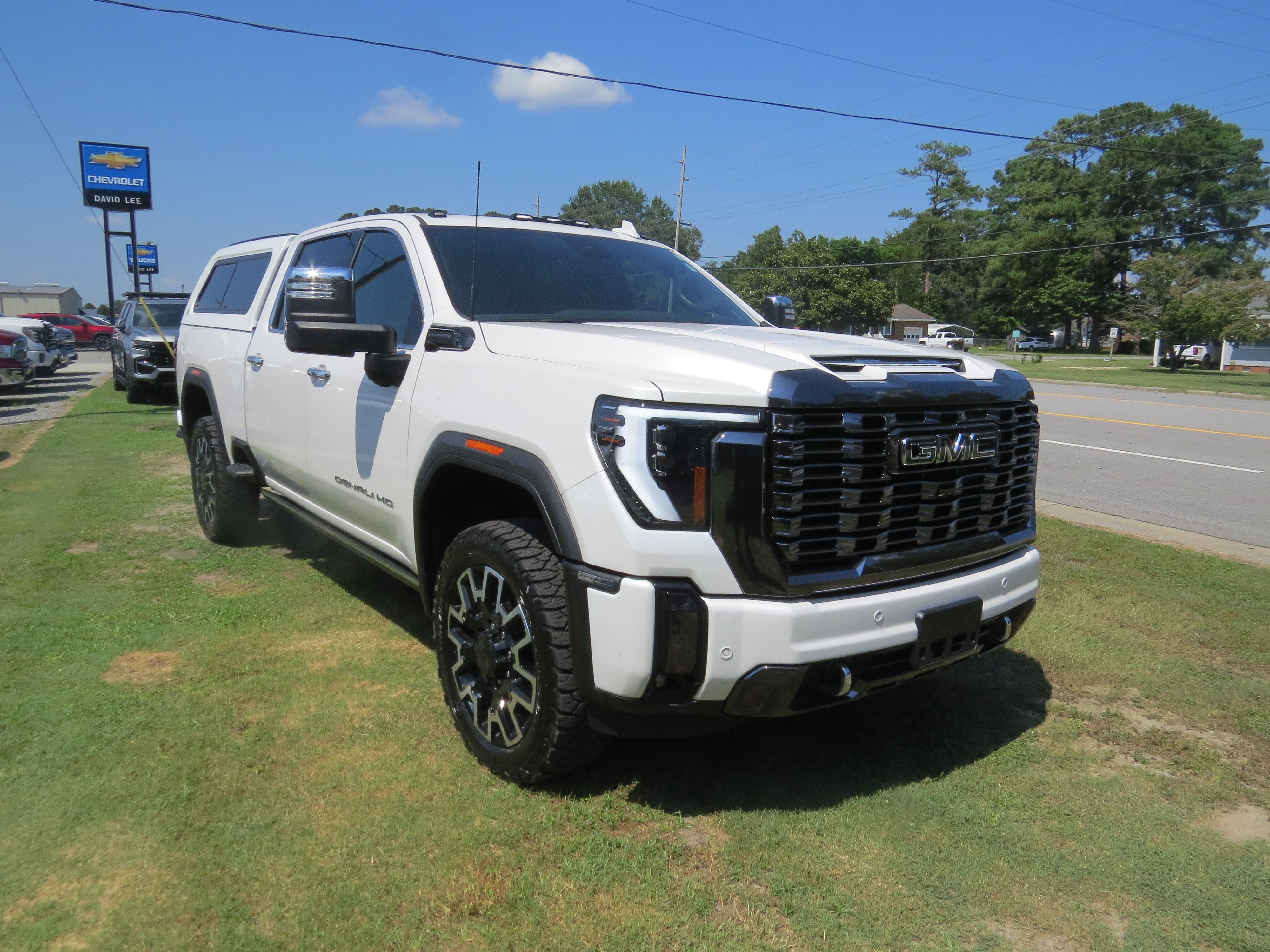 Used 2024 GMC Sierra 2500 Denali Ultimate AWD/4WD image 9