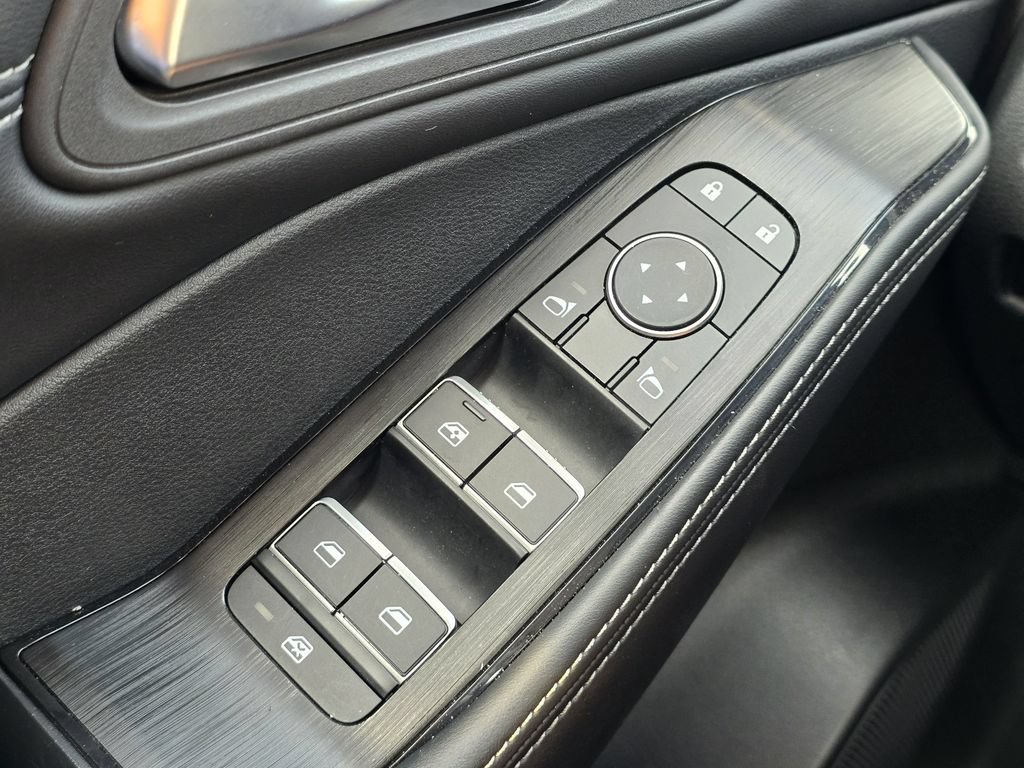 Used 2025 Nissan Rogue SL AWD/4WD image 23