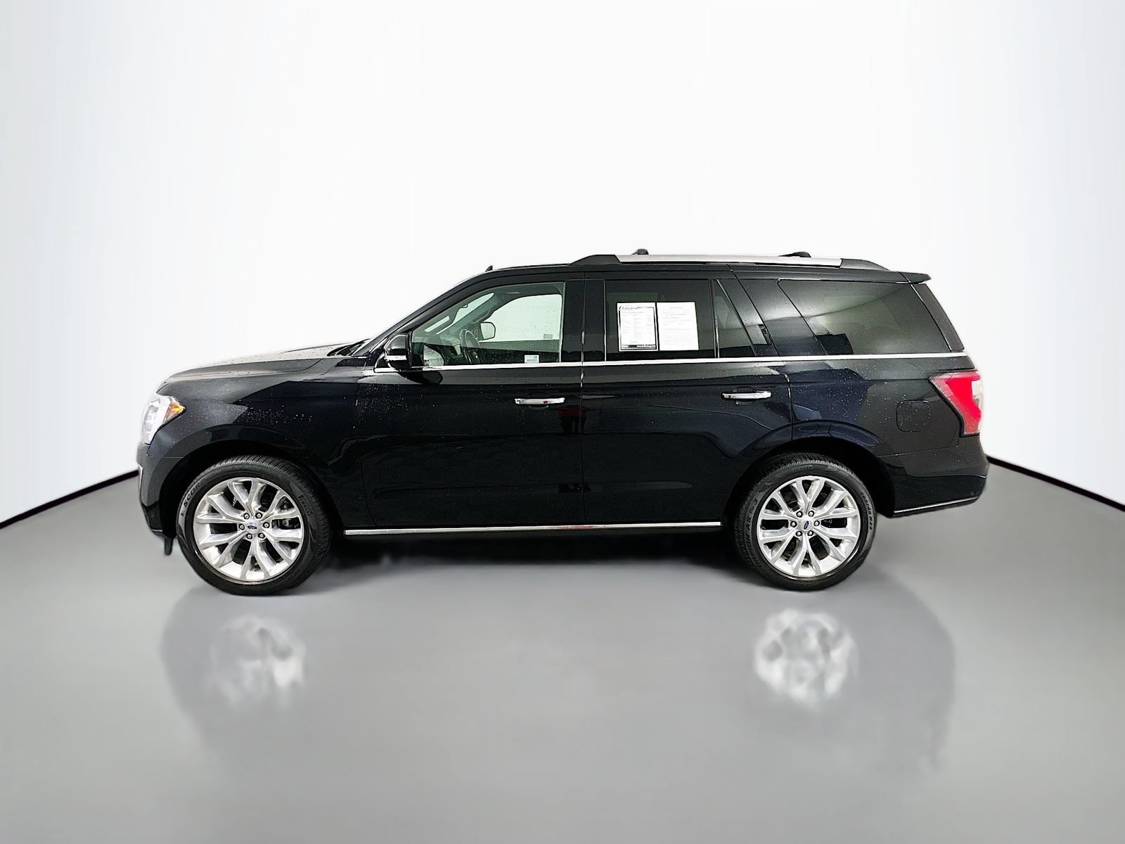 Used 2019 Ford Expedition Limited w/ Equipment Group 302A AWD/4WD image 4