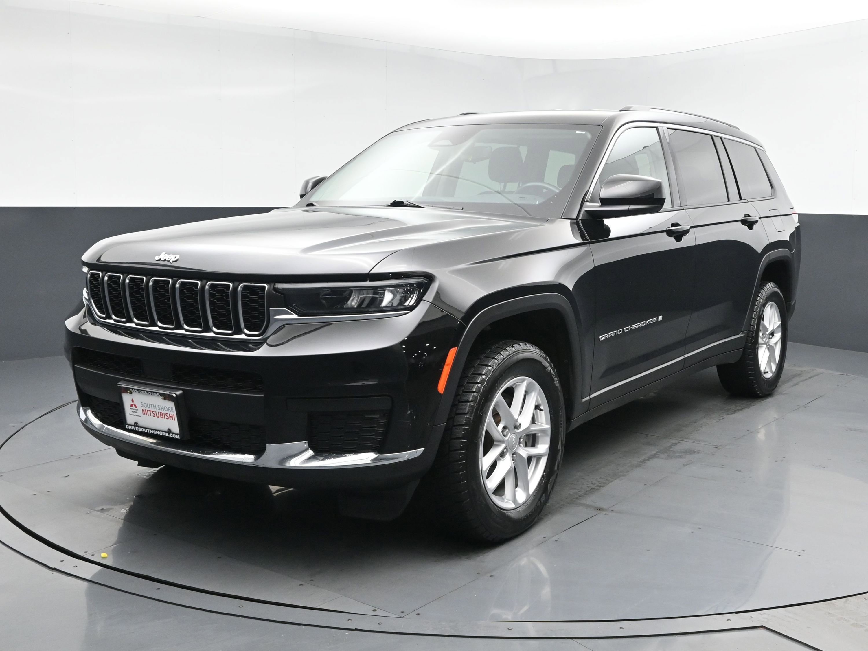 Used 2022 Jeep Grand Cherokee L Laredo w/ Luxury Tech Group I image 25