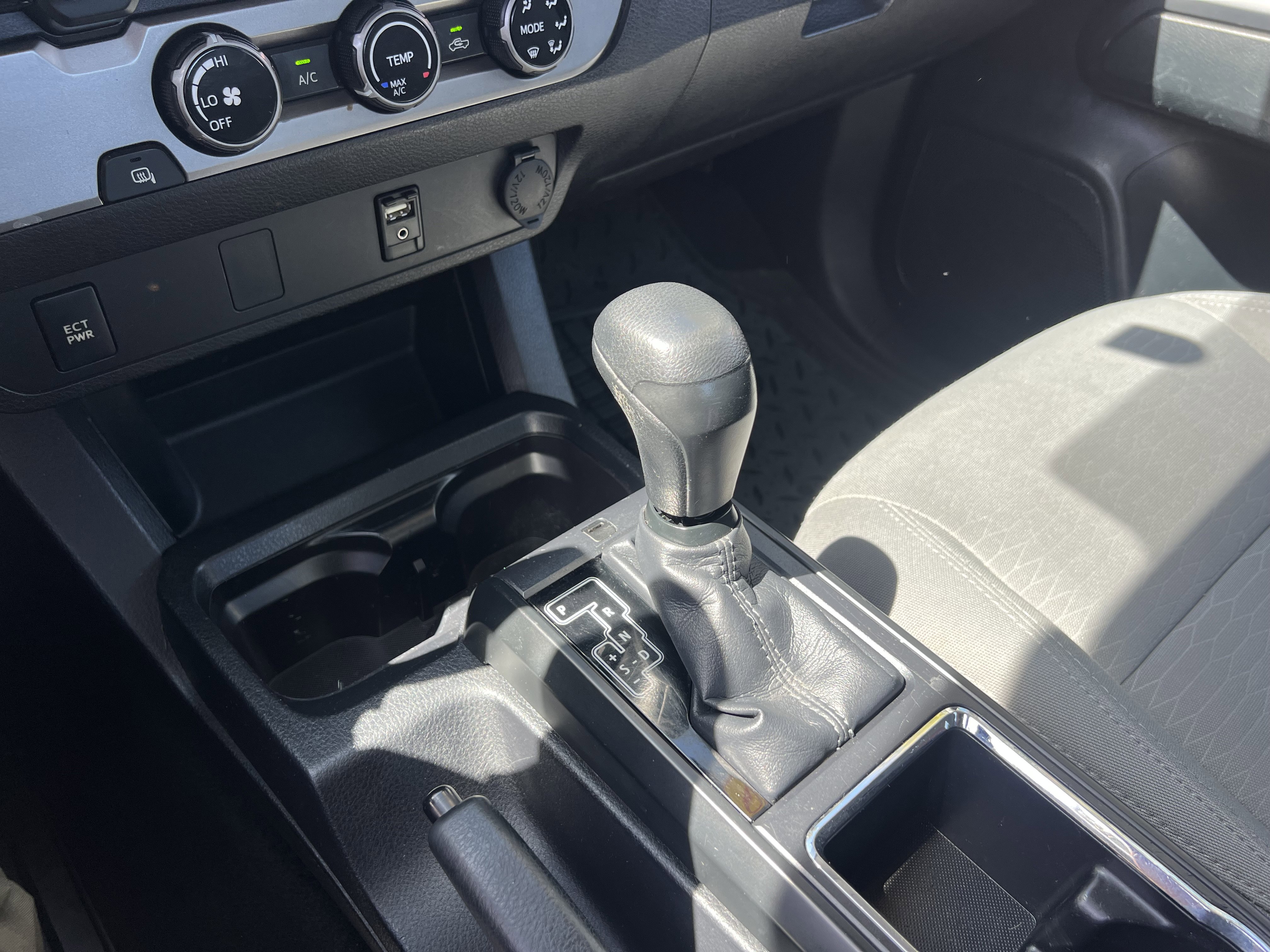 Used 2016 Toyota Tacoma SR RWD image 21