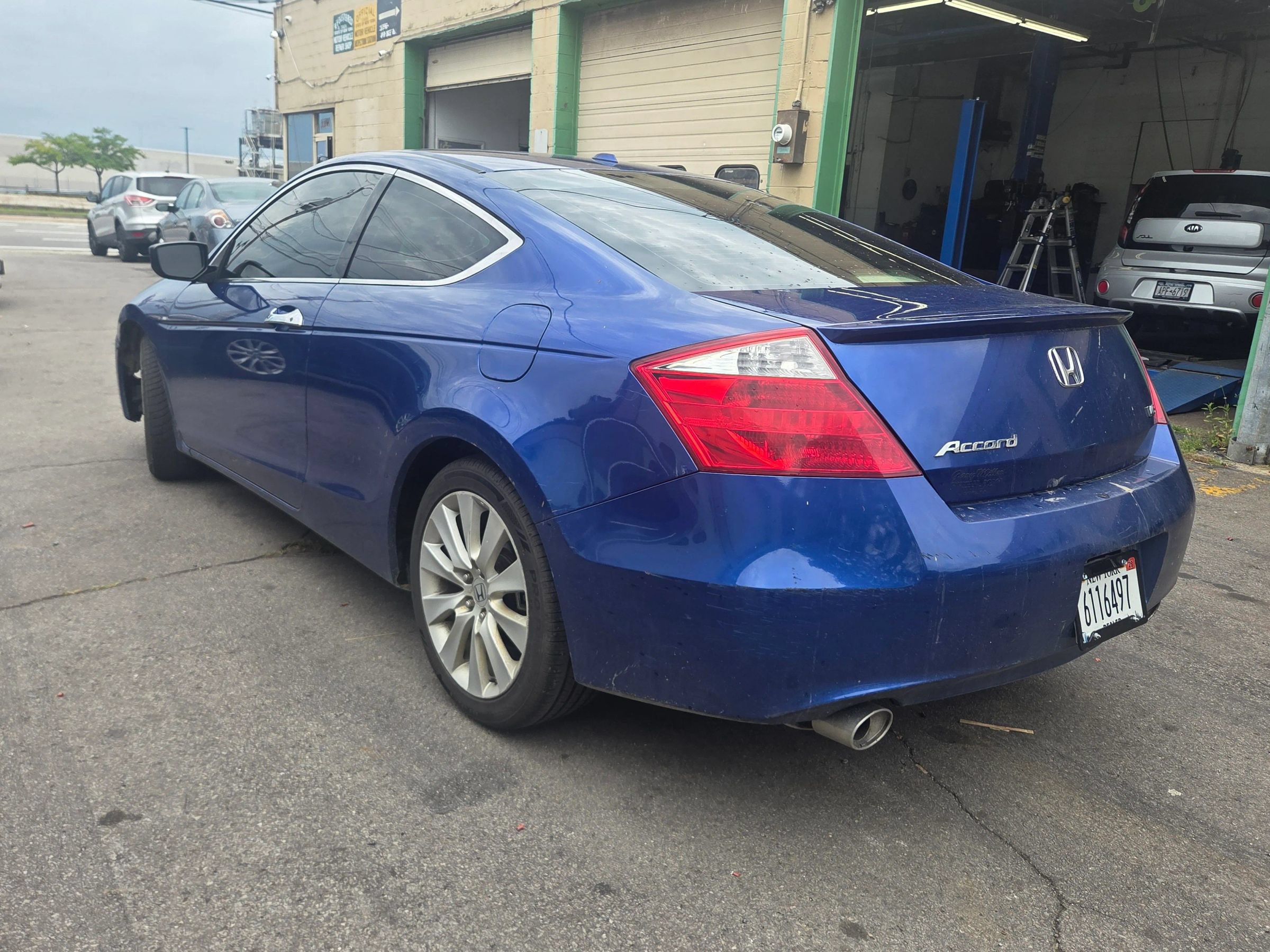Used 2010 Honda Accord EX-L image 3