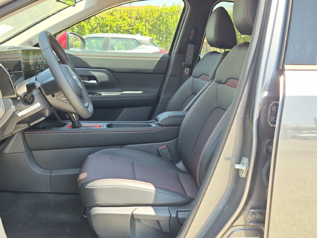 New 2026 Nissan Kicks SR FWD image 15