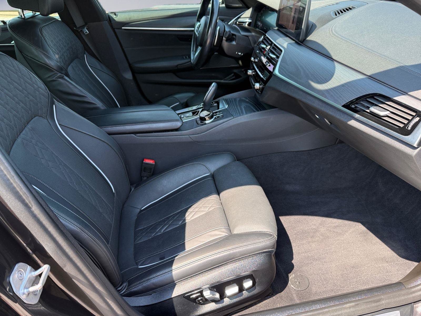 Used 2022 BMW M550i xDrive w/ Executive Package AWD/4WD image 19