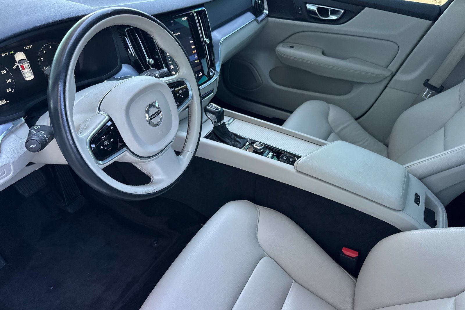 Used 2019 Volvo S60 T6 Momentum w/ Multimedia Package AWD/4WD image 10