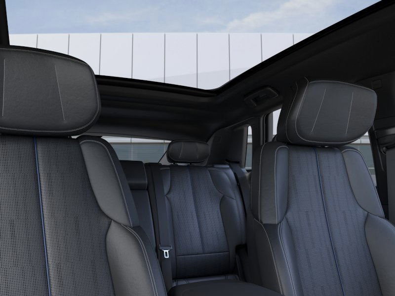 New 2025 Cadillac Lyriq Luxury image 24