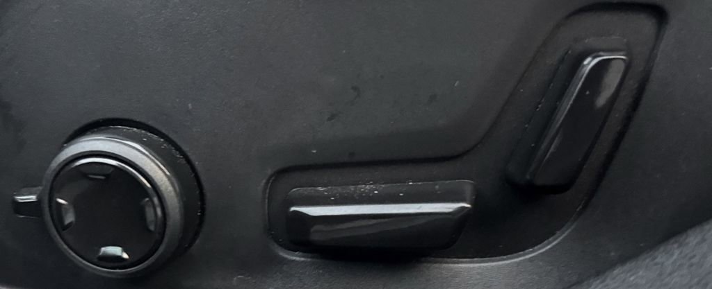 Used 2024 Volvo S60 T8 Ultimate image 28