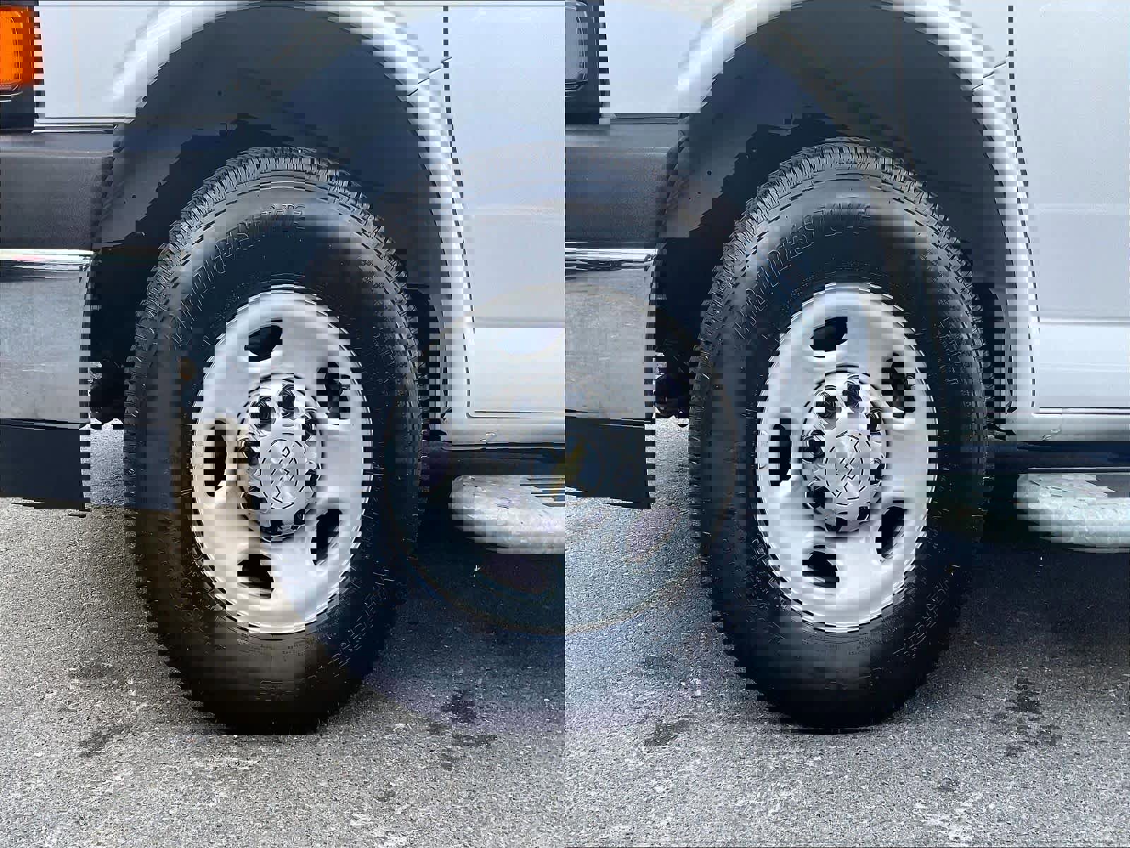 Used 2024 Chevrolet Express 2500 w/ Driver Convenience Package image 7