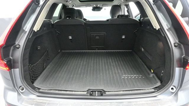 Used 2019 Volvo XC60 T6 Momentum w/ Advanced Package AWD/4WD image 18