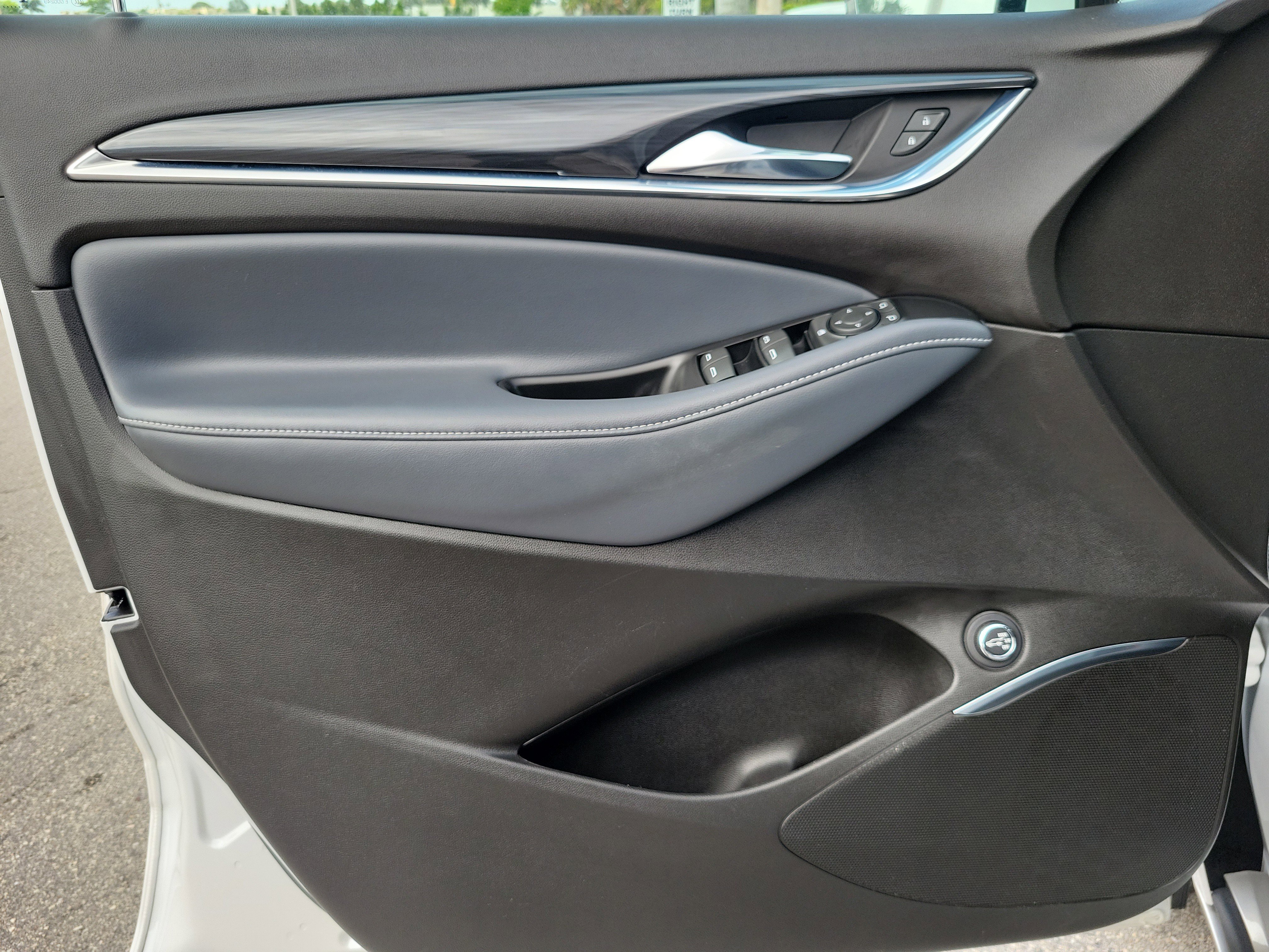 Used 2024 Buick Enclave Essence image 23