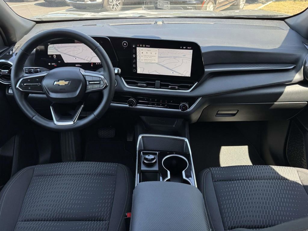 Used 2026 Chevrolet Equinox LT FWD image 2