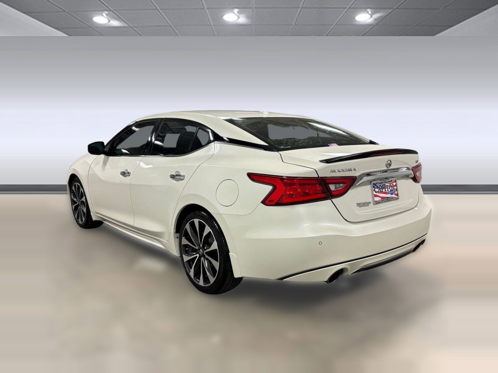 Used 2017 Nissan Maxima SR image 2