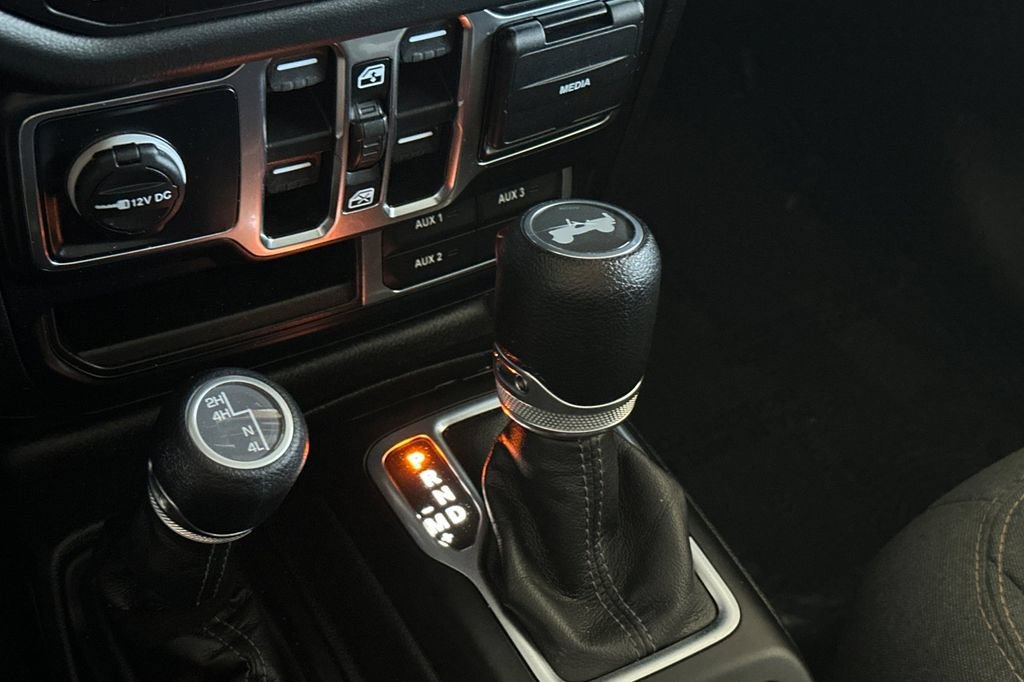 Used 2024 Jeep Wrangler Unlimited Sahara AWD/4WD image 23