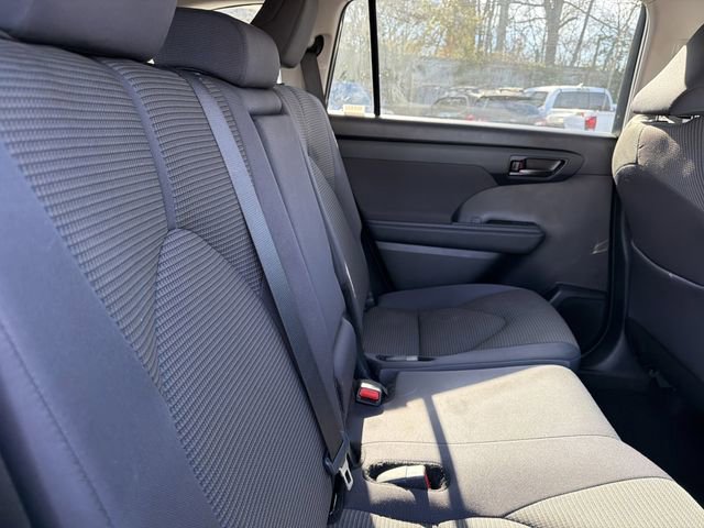 Used 2024 Toyota Highlander LE image 19