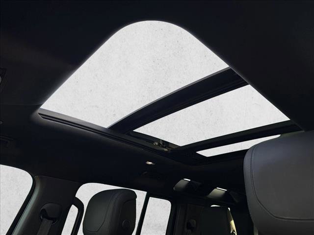 Used 2024 Land Rover Defender 110 X-Dynamic SE image 23