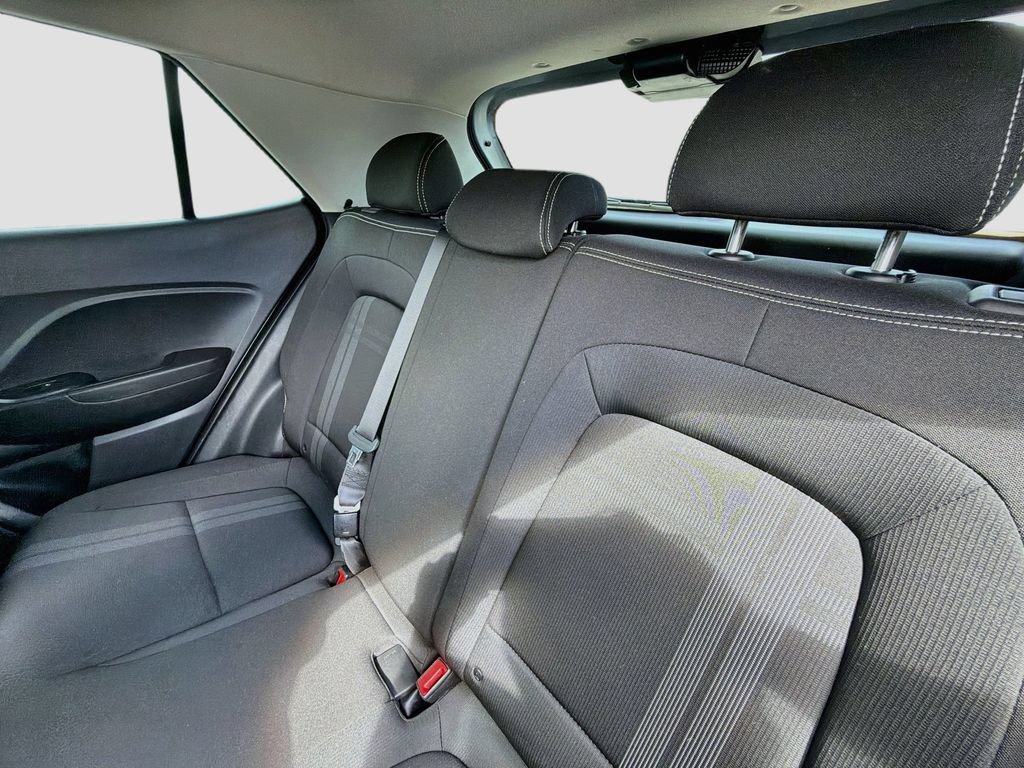 Used 2022 Hyundai Venue SEL FWD image 11