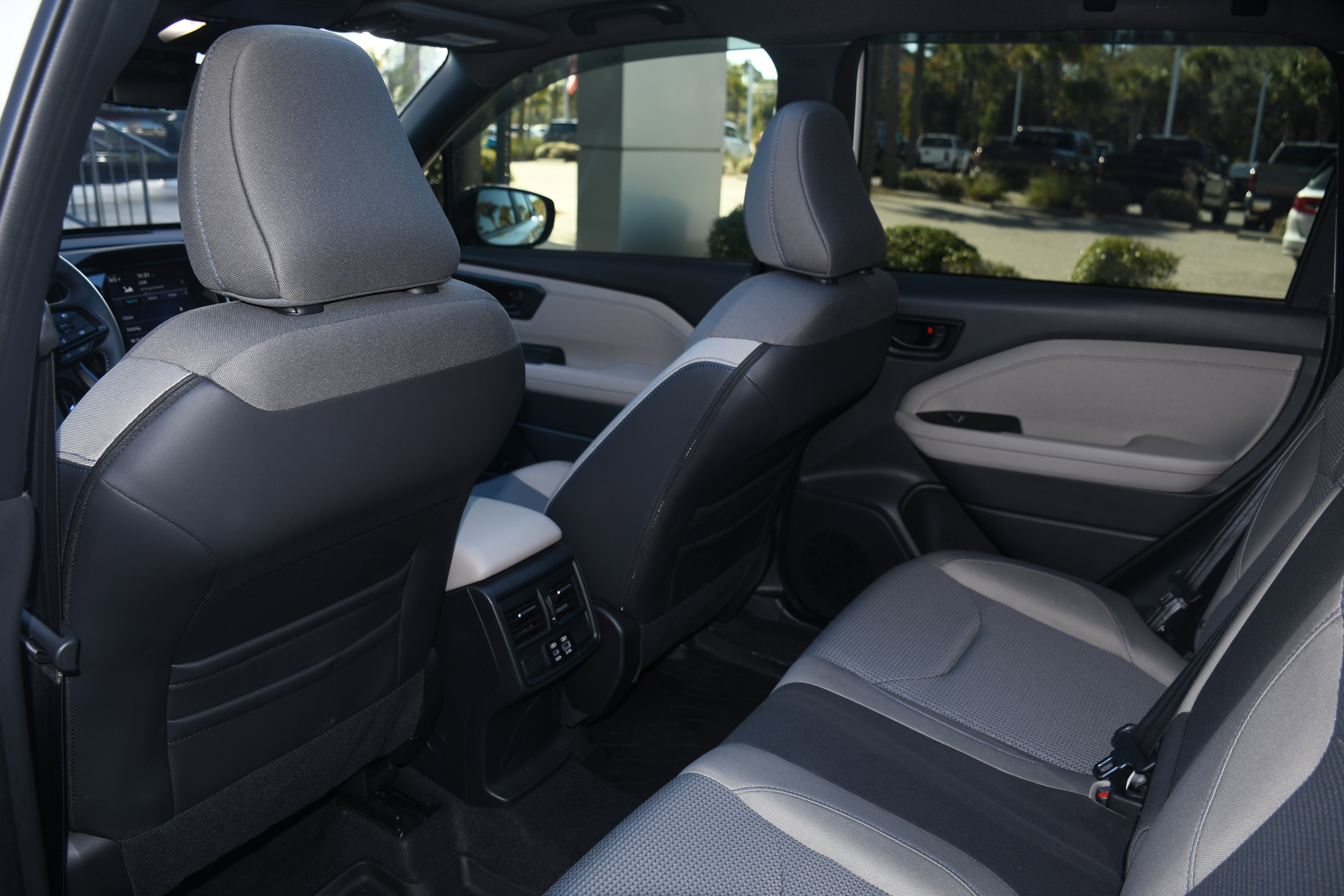 Used 2025 Subaru Forester Premium w/ Convenience Package #1 image 16