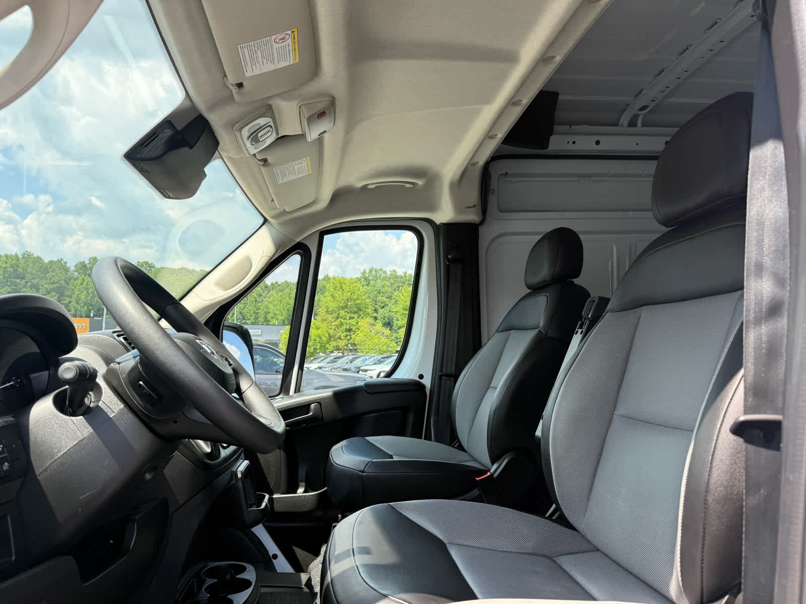 Used 2024 RAM ProMaster 2500 w/ Convenience Group FWD image 23