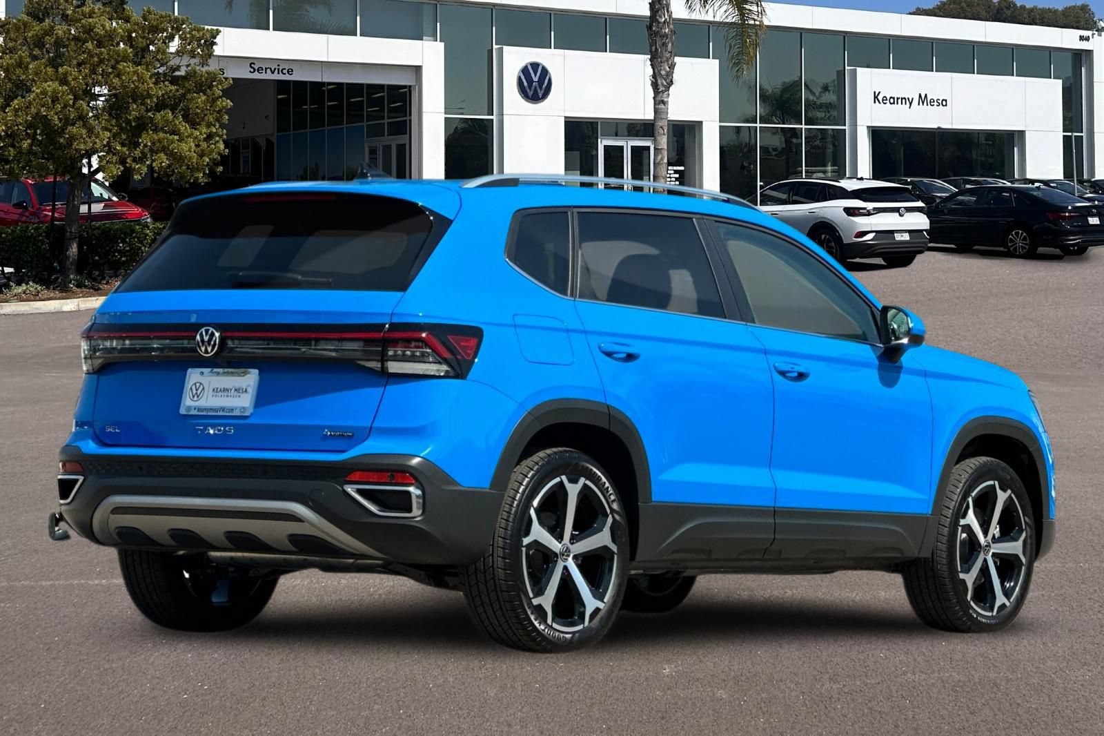 Used 2025 Volkswagen Taos SEL AWD/4WD image 4