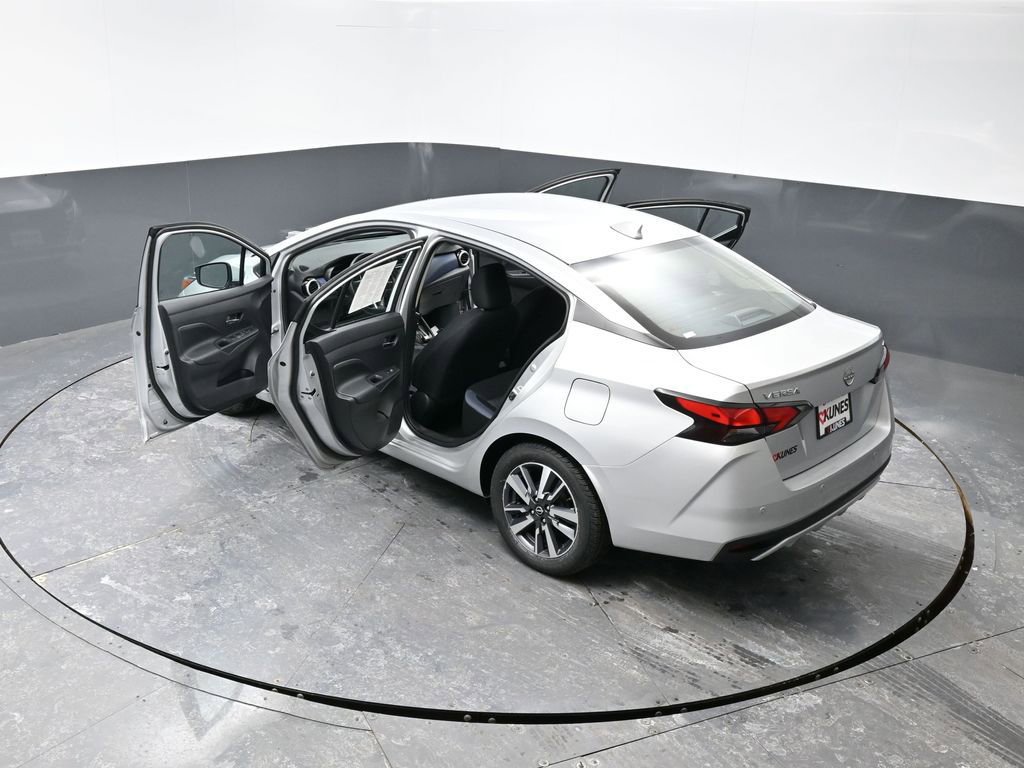 Used 2023 Nissan Versa SV image 57