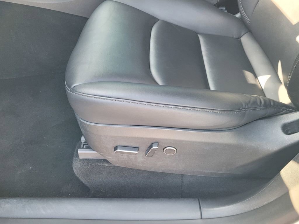 Used 2023 Tesla Model Y Long Range AWD/4WD image 27