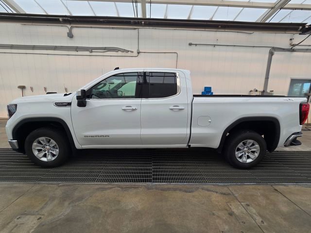 Used 2024 GMC Sierra 1500 SLE w/ Preferred Package image 2