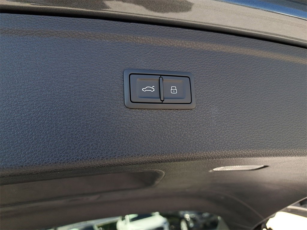 Used 2023 Audi Q5 2.0T Premium w/ Convenience Package image 32
