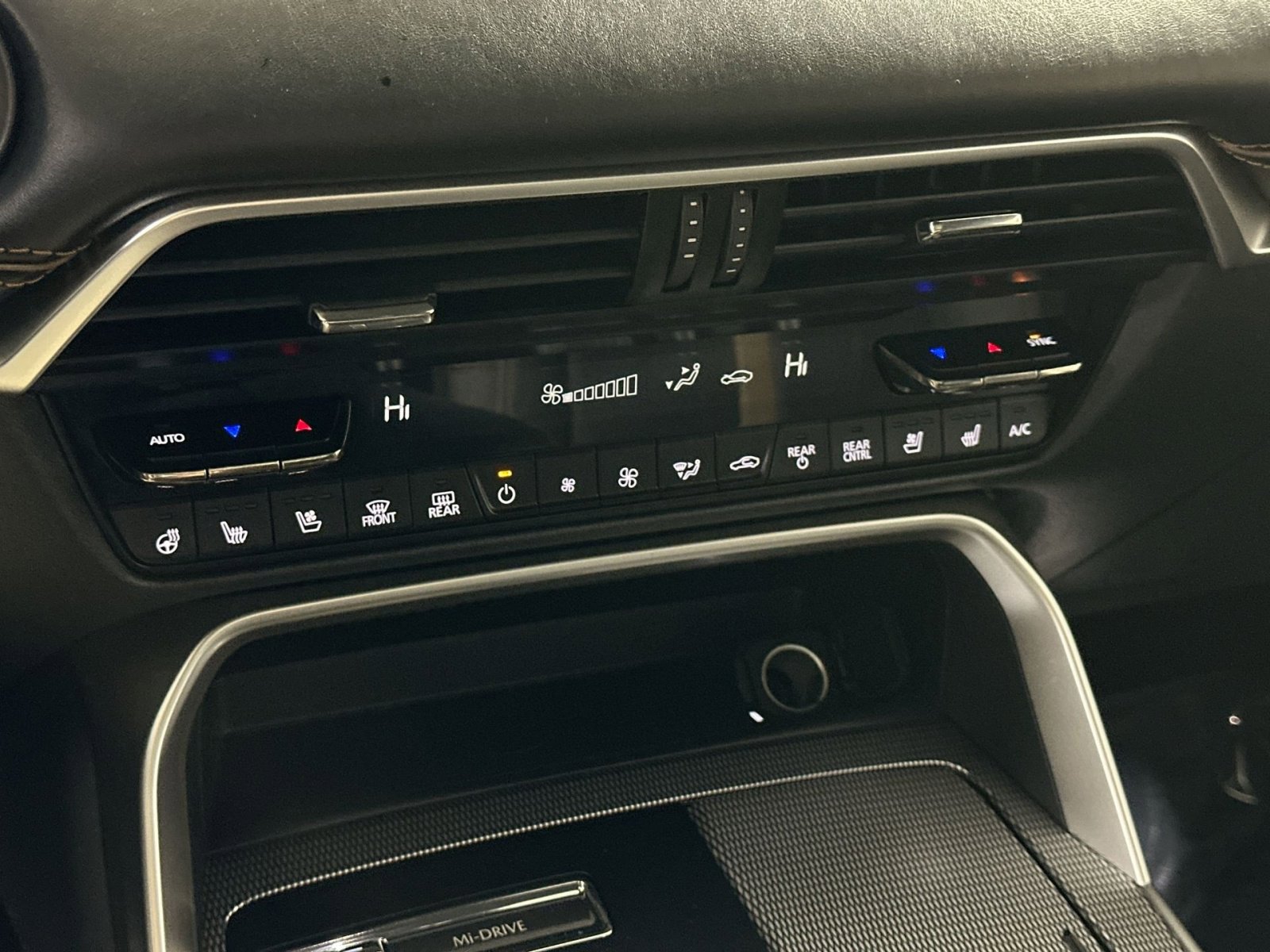 Used 2024 MAZDA CX-90 Plug-In Hybrid w/ Premium Plus image 26