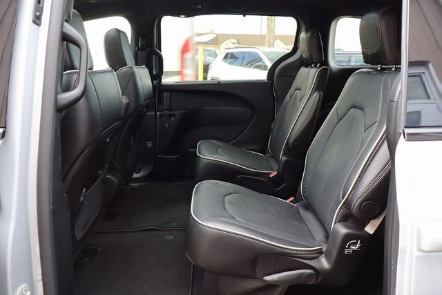 Used 2024 Chrysler Pacifica Limited w/ S Appearance Package image 40