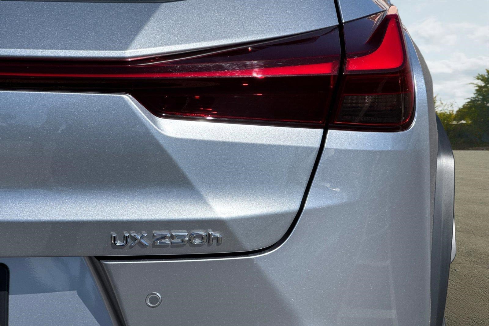 Used 2024 Lexus UX 250h FWD image 14