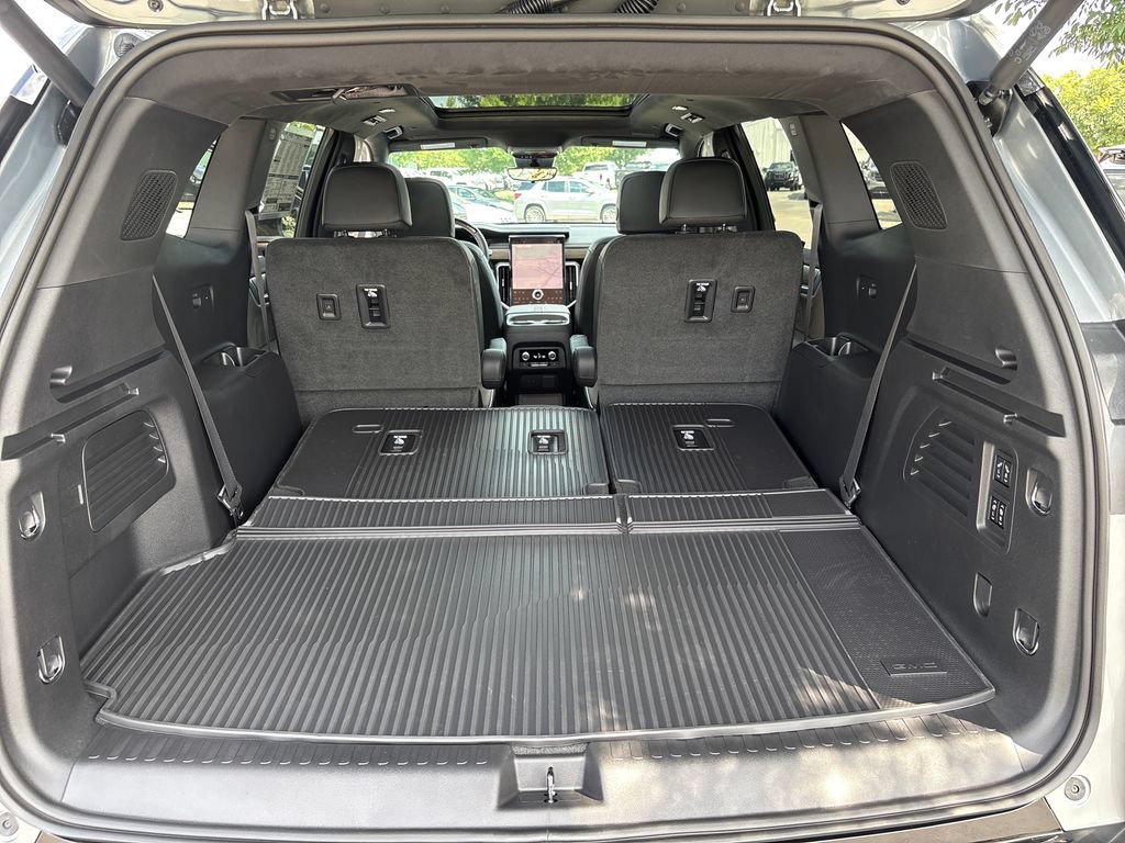 New 2026 GMC Acadia Denali Ultimate w/ LPO, Floor Liner Package AWD/4WD image 46