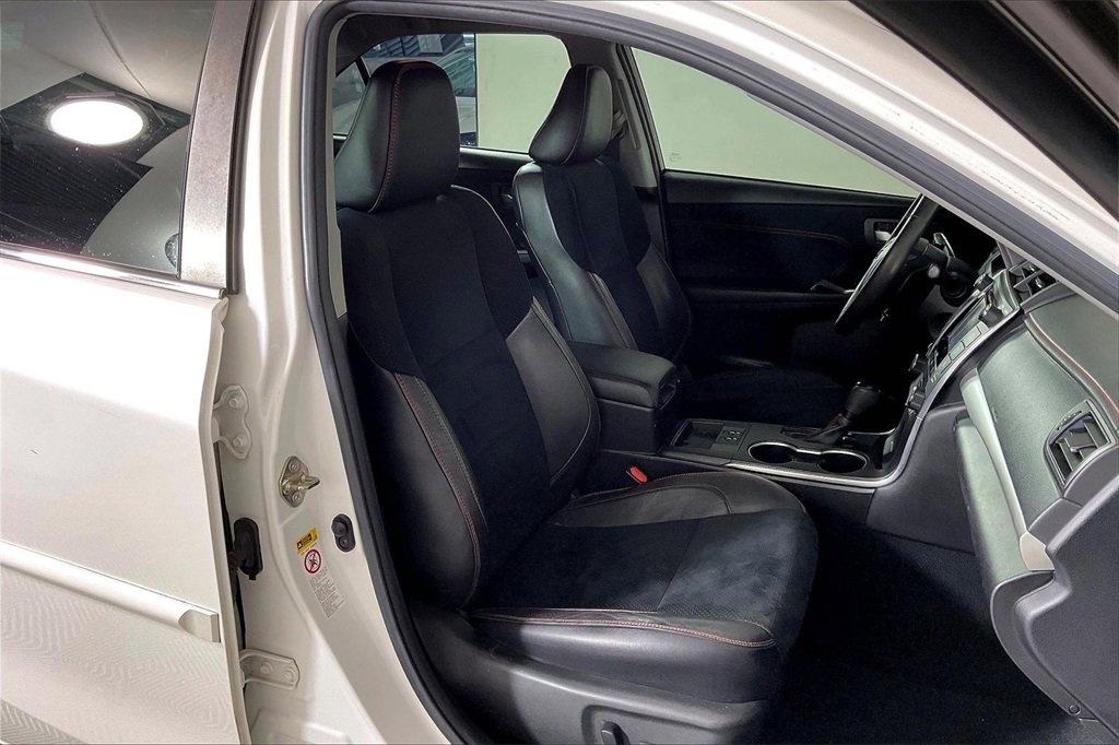 Used 2017 Toyota Camry XSE image 6