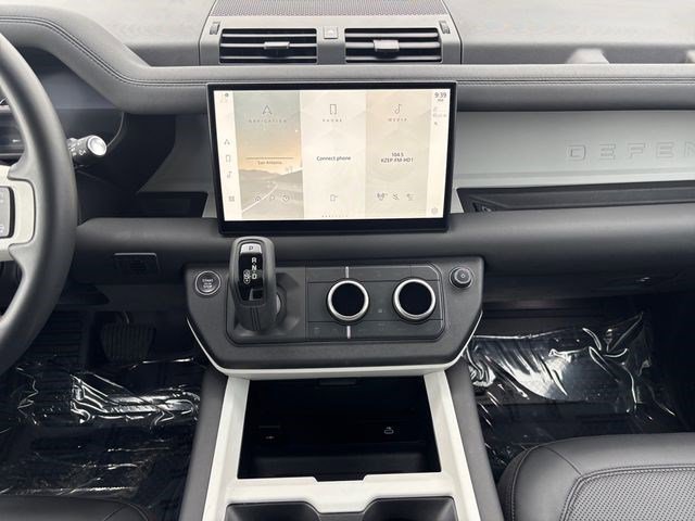 Used 2025 Land Rover Defender 110 S image 17