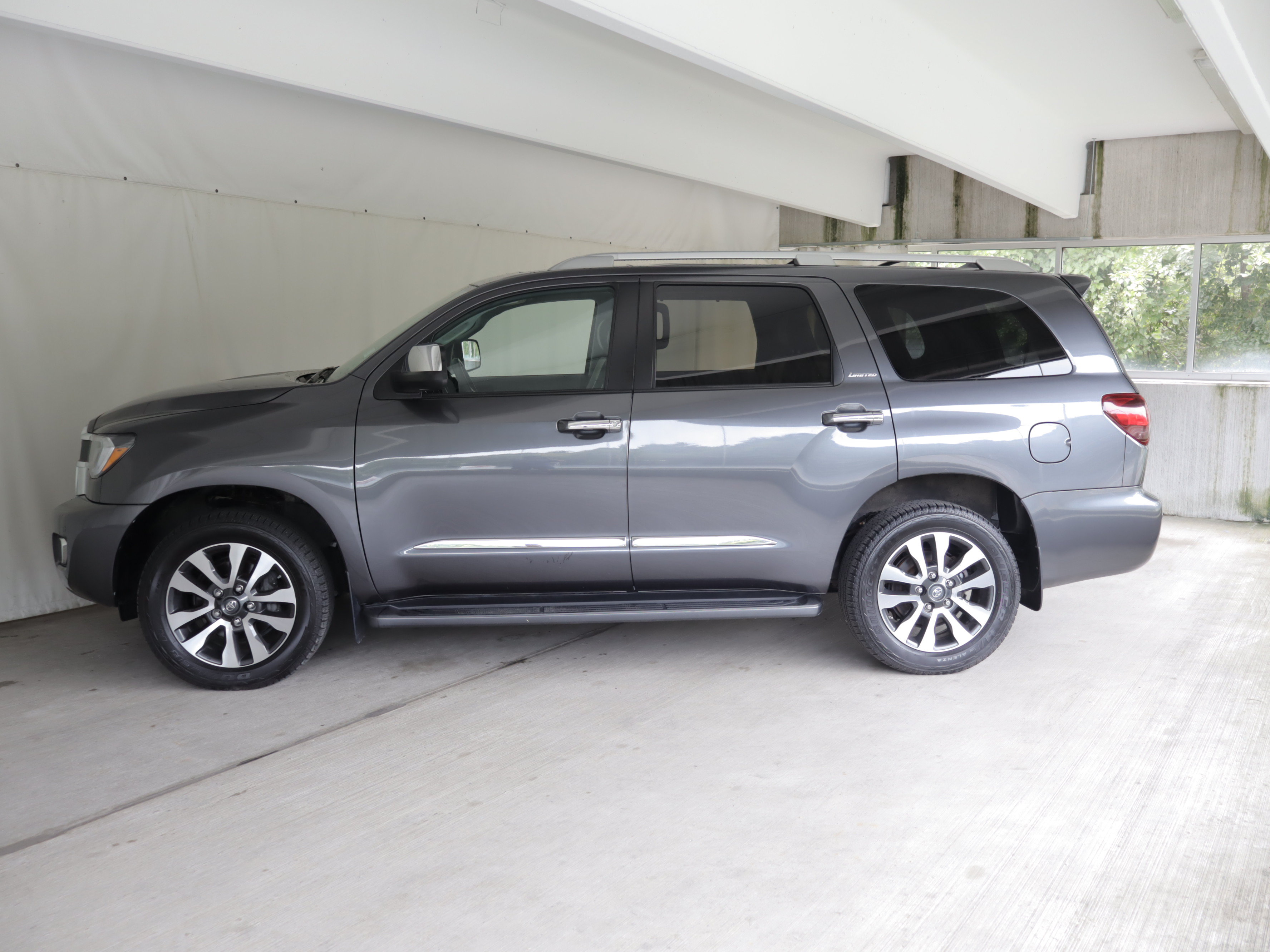 Used 2021 Toyota Sequoia Limited w/ Safety & Convenience Package AWD/4WD image 29