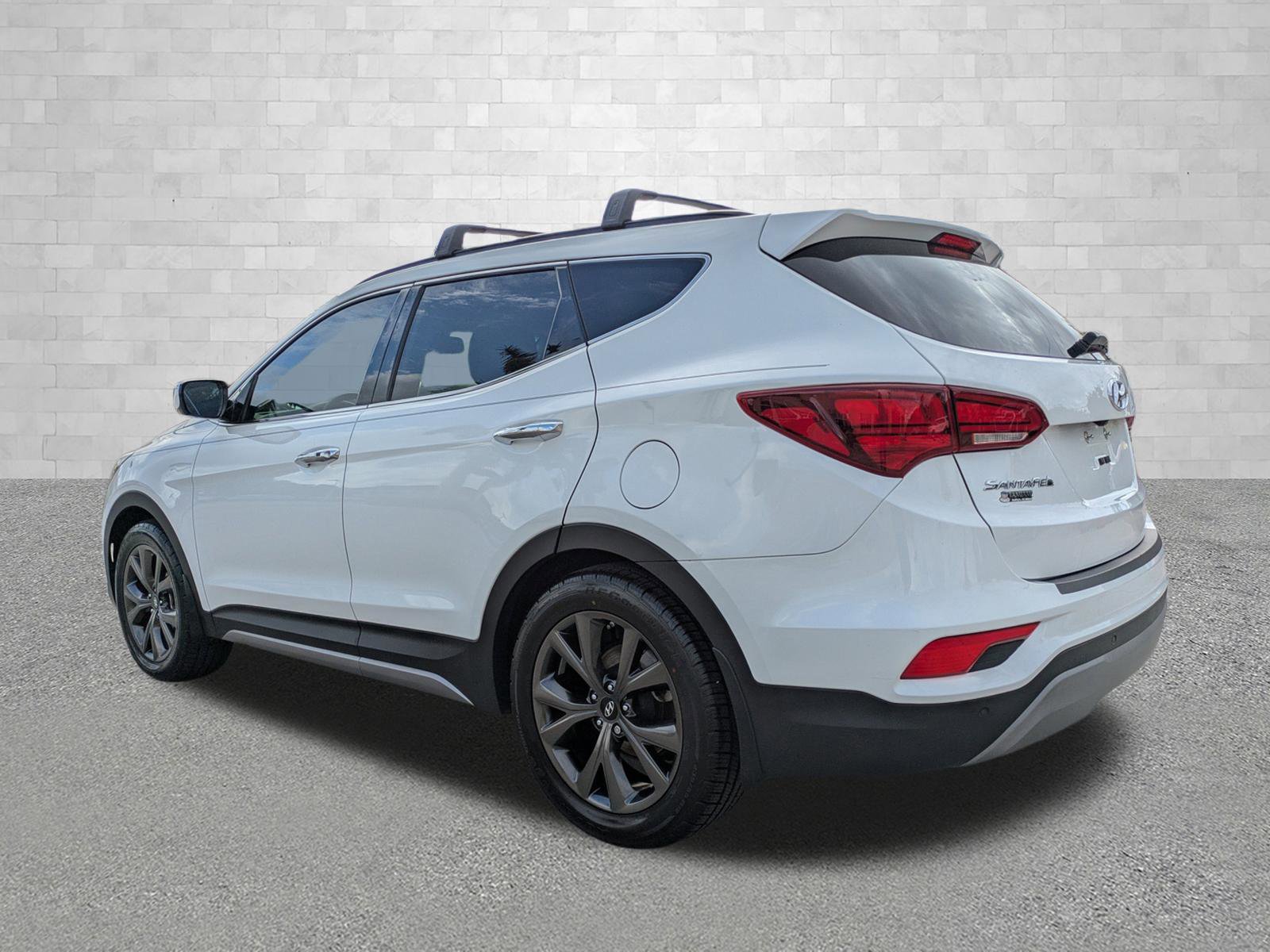 Used 2018 Hyundai Santa Fe Sport w/ 2.0T Ultimate Tech Package 05 FWD image 4
